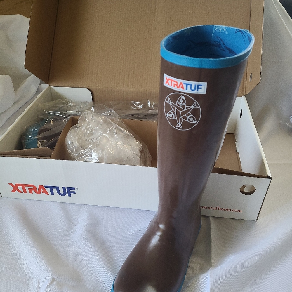 Women's XTRATUF Salmon Sister 15" Legacy Brown/Whale Print Rubber Boots - Size 6
